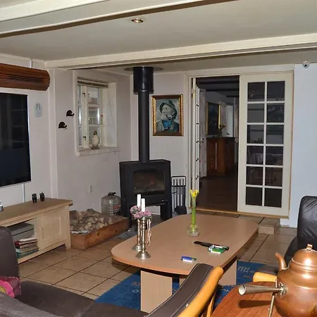 Four-bedroom Holiday In 里伯