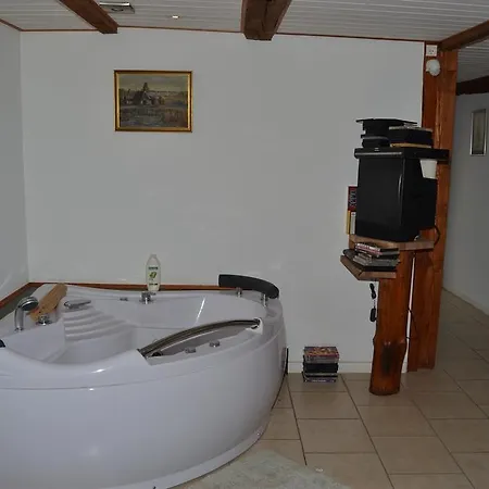 度假居 Four-bedroom Holiday In *