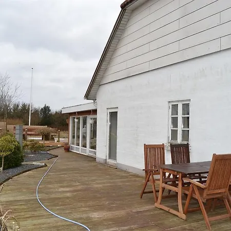 Four-bedroom Holiday In 度假居 *